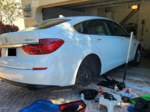bmw brake pad replacement and repair at a customers house in Fort Lauderdale | Mobile Brake Repair